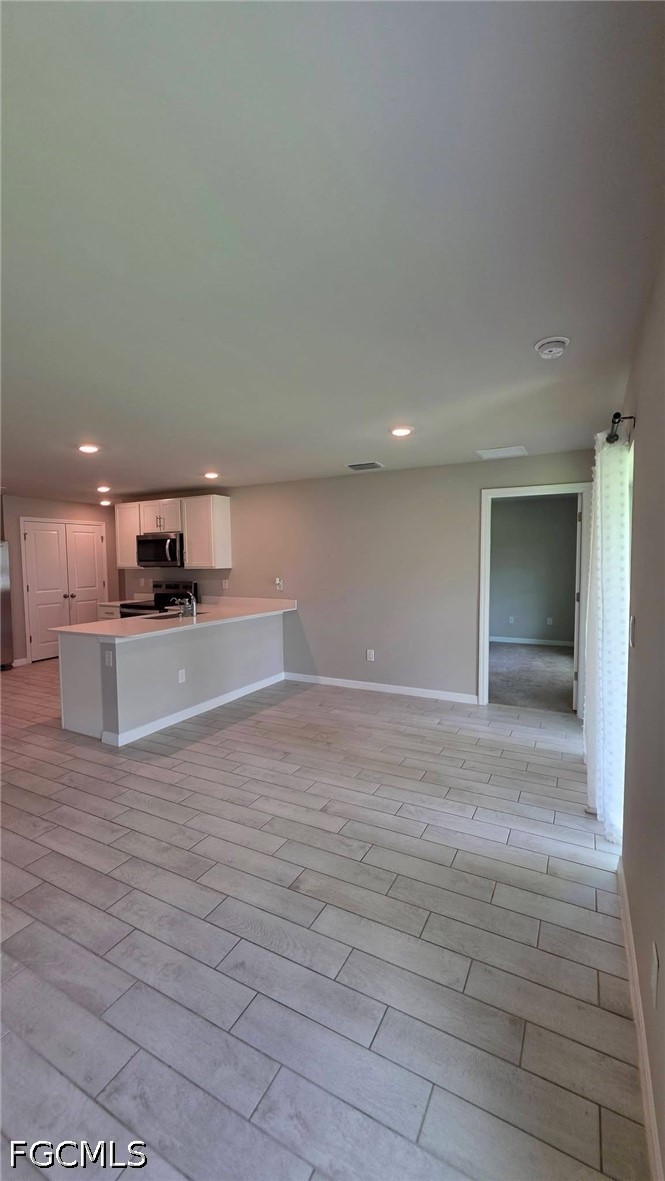 3 Bed SingleFamilyResidence for Sale in Cape Coral, photo 3