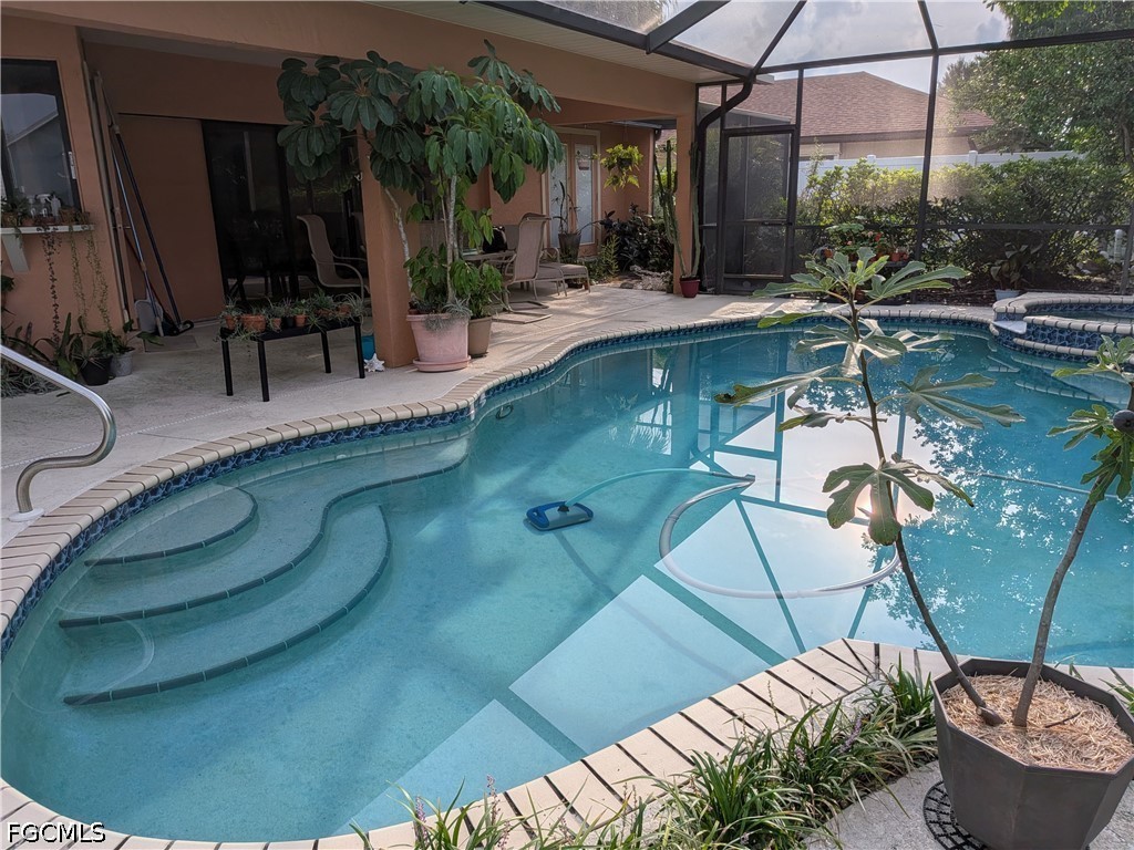 3 Bed Pool Home for Sale in Cape Coral, photo 3