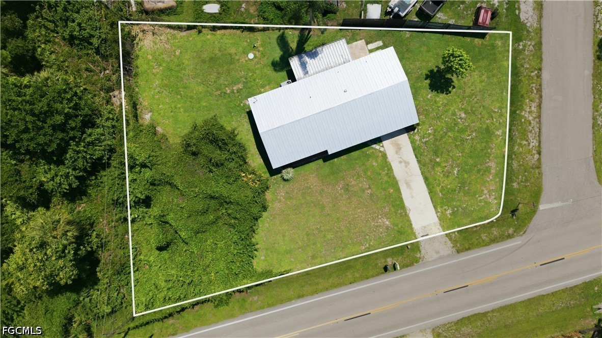 2 Bed SingleFamilyResidence for Sale in North Fort Myers, photo 3