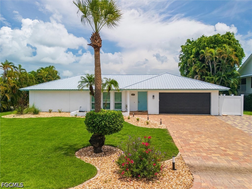 4 Bed Pool Home for Sale in Sanibel, FL, $1,375,000 — photo 3