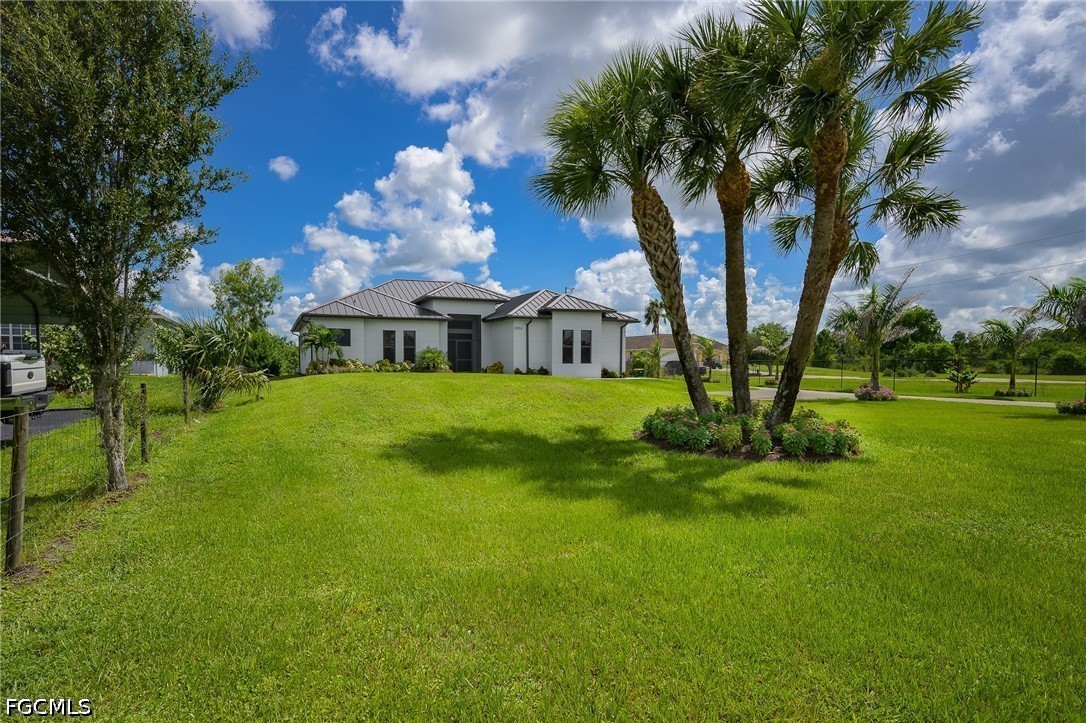 3 Bed SingleFamilyResidence for Sale in Naples, FL, $675,000 — photo 3