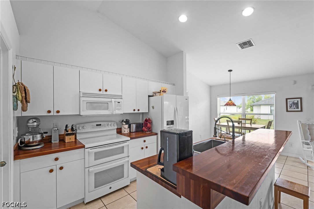 3 Bed SingleFamilyResidence for Sale in Cape Coral, FL — photo 3