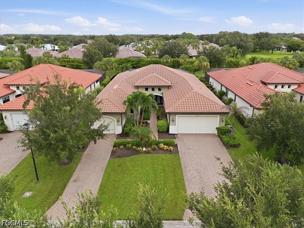 3 Bed Pool Home for Sale in Hampton Park, photo 3