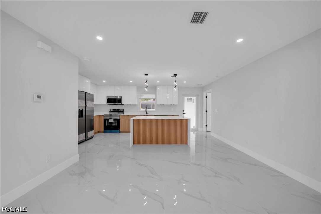 3 Bed SingleFamilyResidence for Sale in Lehigh Acres, FL — photo 3