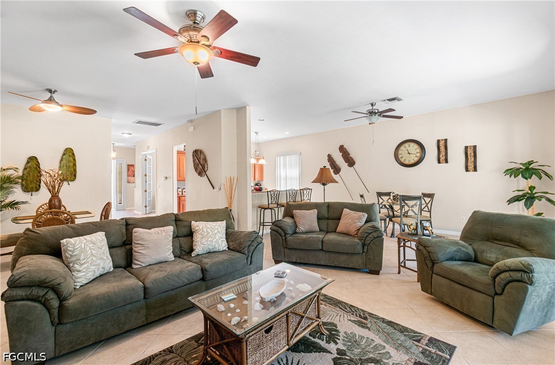 2 Bed SingleFamilyResidence for Sale in Stoneybrook, FL — photo 3