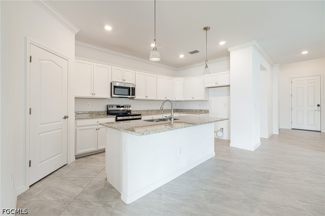 3 Bed SingleFamilyResidence for Sale in Portico, FL — photo 3
