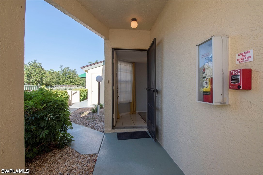 2 Bed Waterfront Home for Sale in Fort Myers, photo 3