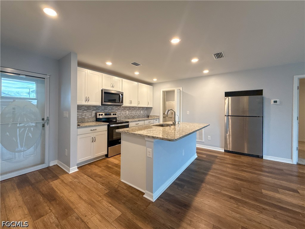 3 Bed SingleFamilyResidence for Sale in Cape Coral, FL — photo 3