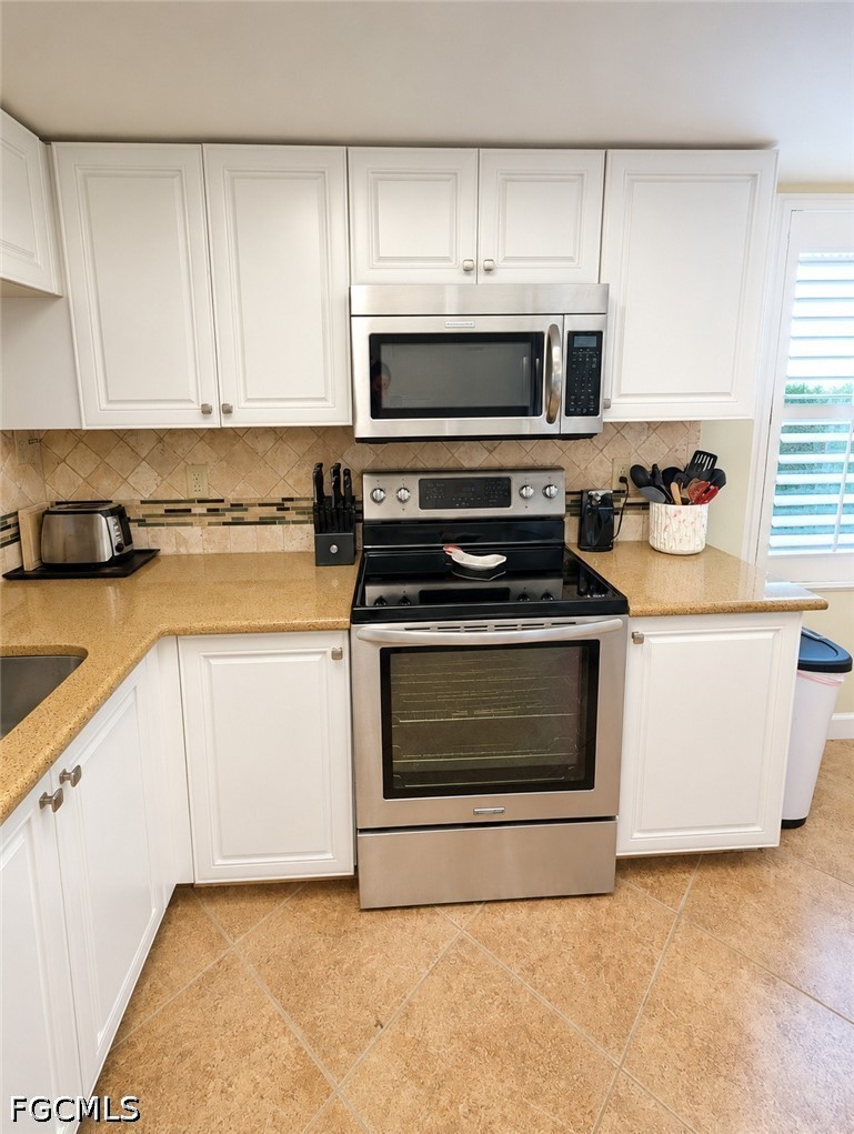 2 Bed Pool Home for Sale in Kelly Greens, FL, $3,600 — photo 3