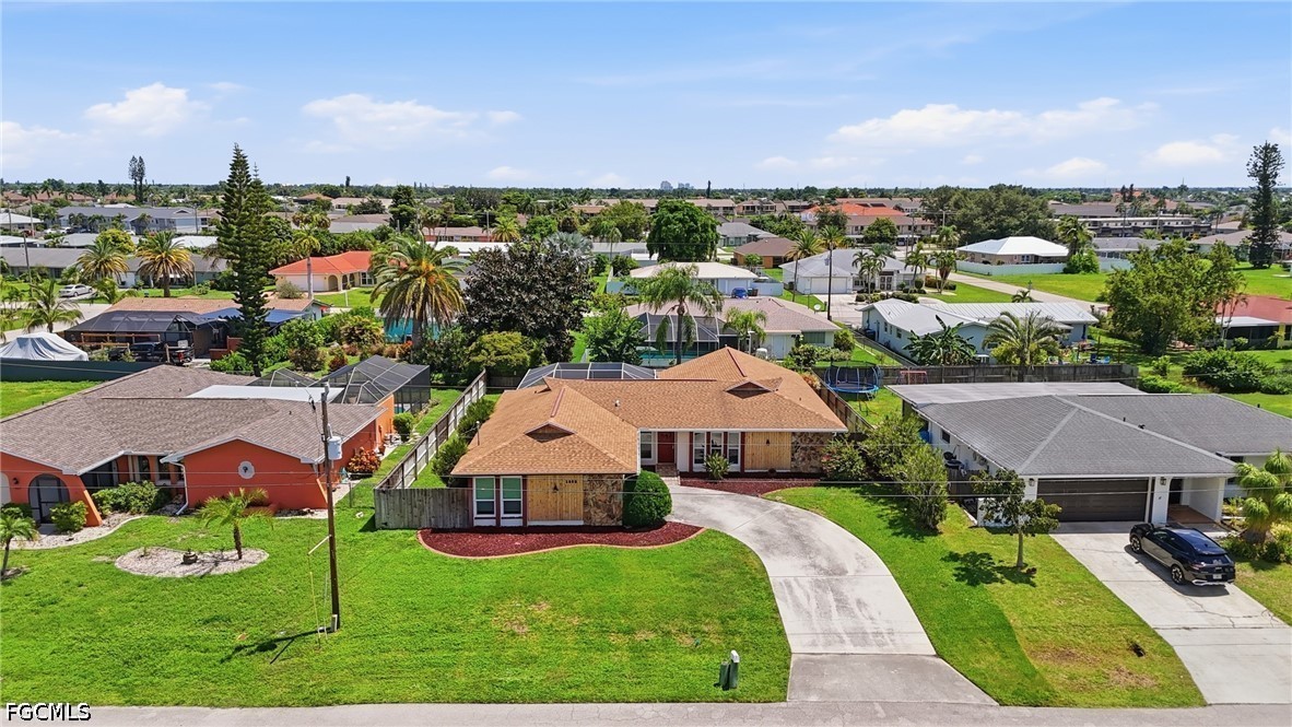 3 Bed Pool Home for Sale in Cape Coral, photo 3