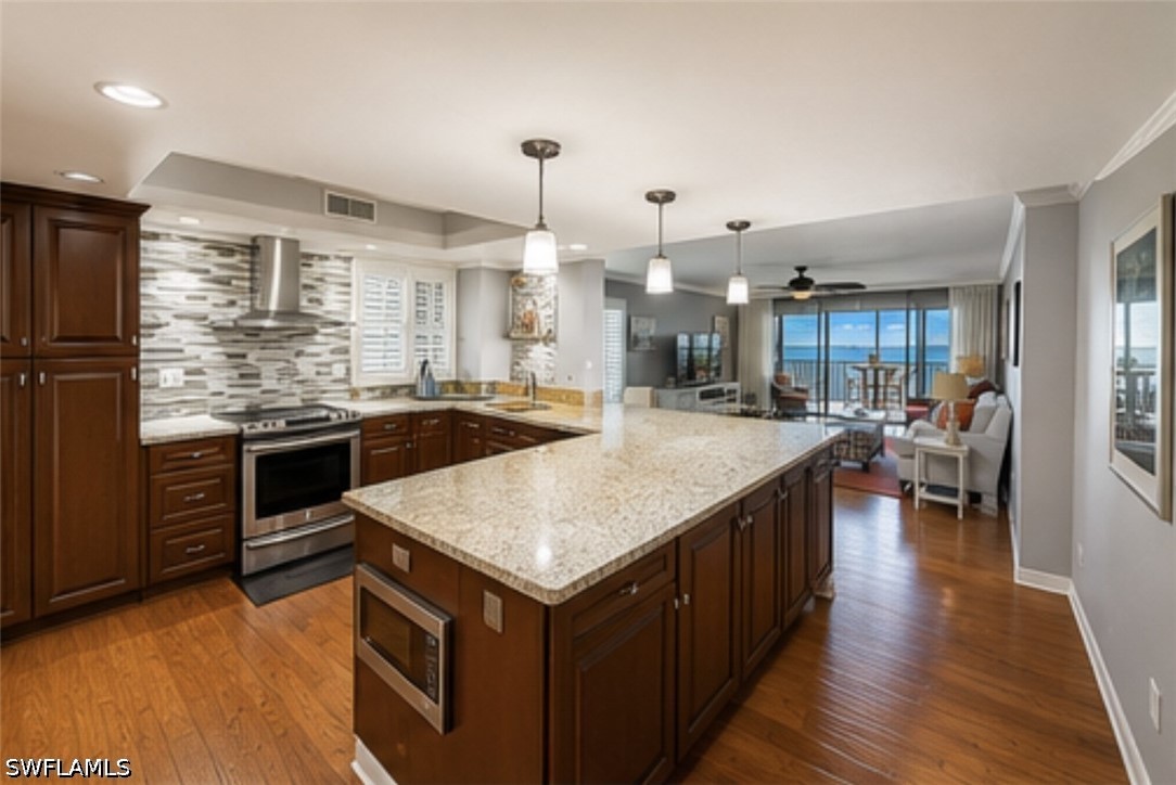 3 Bed Waterfront Home for Sale in North Shore Place, FL — photo 3