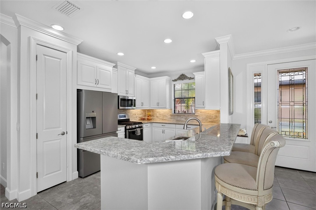 3 Bed Pool Home for Sale in Naples, photo 3