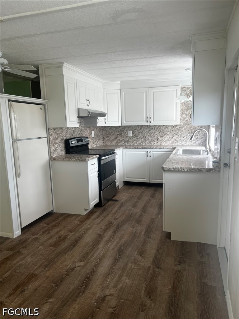 2 Bed ManufacturedHome for Sale in Tamiami Village, FL — photo 3