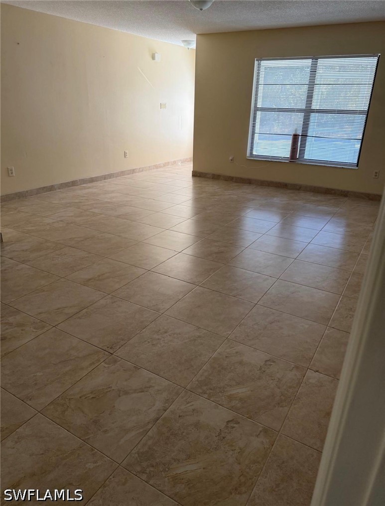 2 Bed SingleFamilyResidence for Sale in Leisure Lakes, FL — photo 3