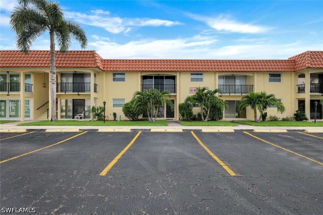 1 Bed Condominium for Sale in Fort Myers, FL, $95,000 — photo 3