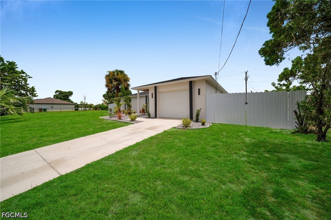 3 Bed SingleFamilyResidence for Sale in Cape Coral, FL — photo 3