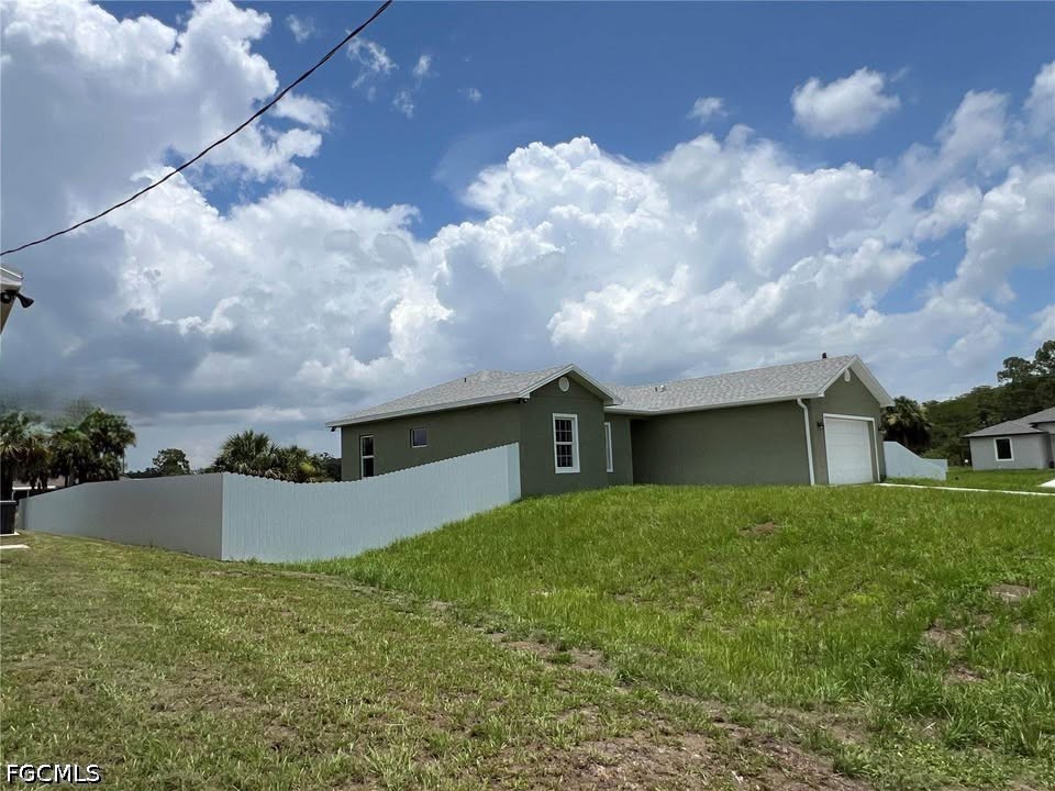 3 Bed SingleFamilyResidence for Sale in Labelle, FL, $2,400 — photo 3
