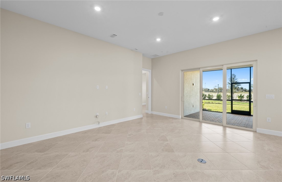 2 Bed SingleFamilyResidence for Sale in North Fort Myers, FL — photo 3