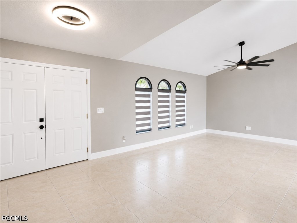 3 Bed SingleFamilyResidence for Sale in Cape Coral, photo 3