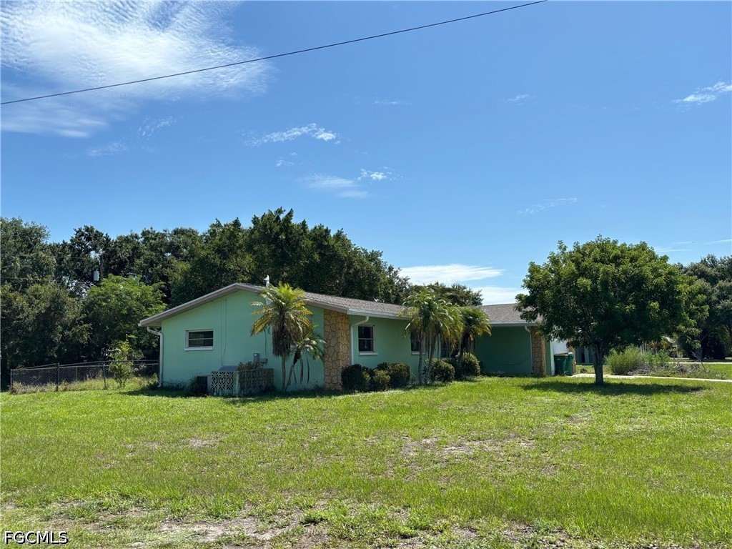 2 Bed SingleFamilyResidence for Sale in Not Applicable, FL — photo 3