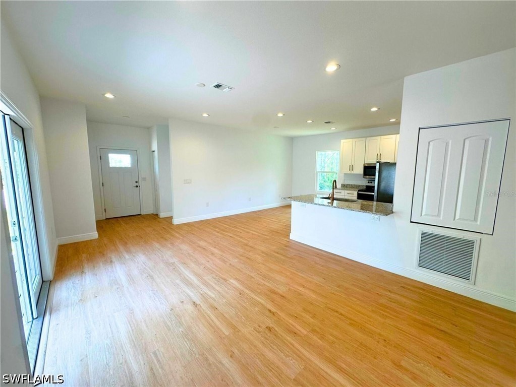 3 Bed SingleFamilyResidence for Sale in Punta Gorda, FL — photo 3