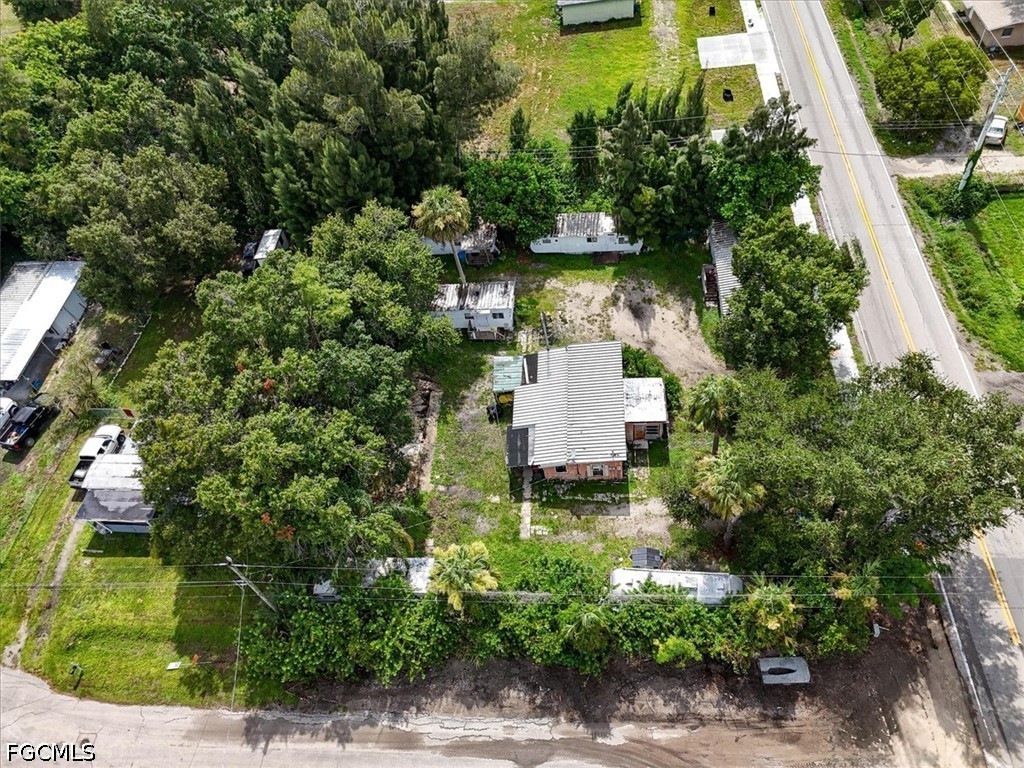 6 Bed SingleFamilyResidence for Sale in Fort Myers, FL — photo 3