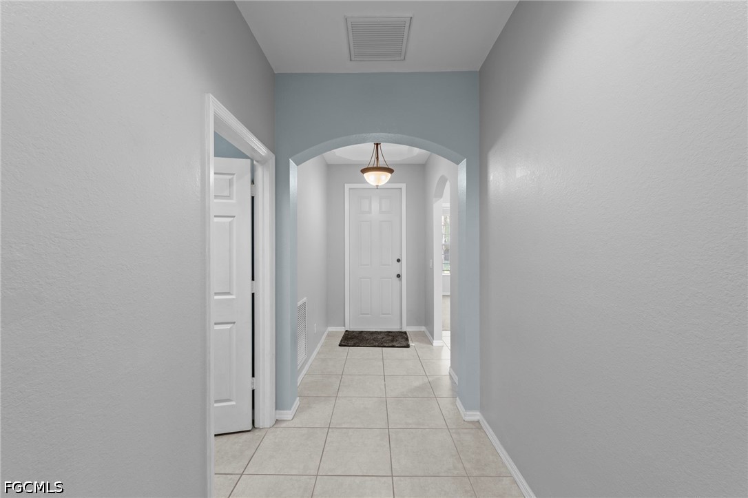 3 Bed SingleFamilyResidence for Sale in Cypress Cay, photo 3