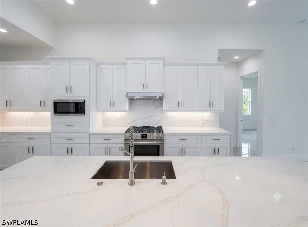4 Bed SingleFamilyResidence for Sale in Lehigh Acres, FL — photo 3