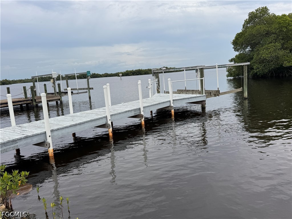 Waterfront Home for Sale in Fort Myers, photo 3
