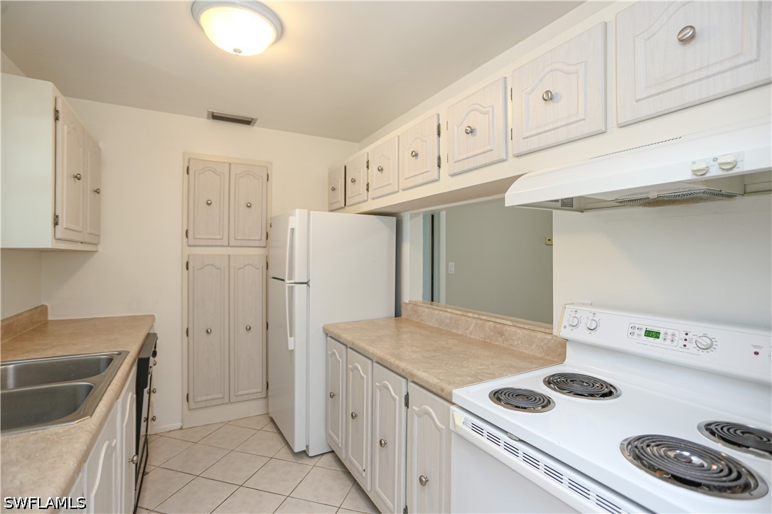 2 Bed Condominium for Sale in St Andrews Manor, FL, $1,595 — photo 3