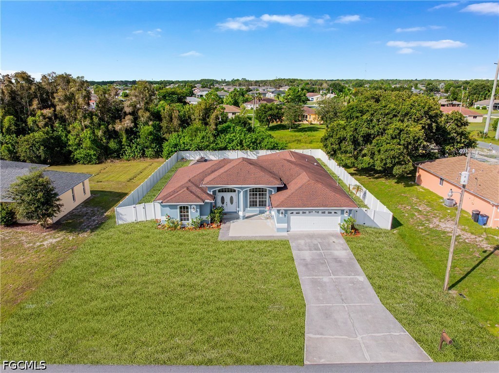 4 Bed SingleFamilyResidence for Sale in Mirror Lakes, FL — photo 3
