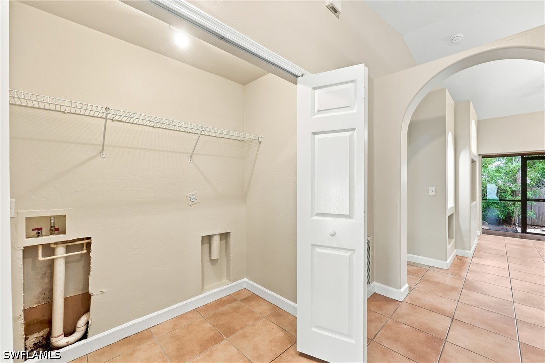 4 Bed Duplex for Sale in Heitmans, FL, $2,000 — photo 3