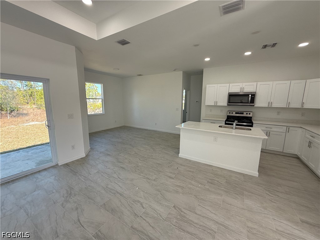 3 Bed SingleFamilyResidence for Sale in Lehigh Acres, FL — photo 3