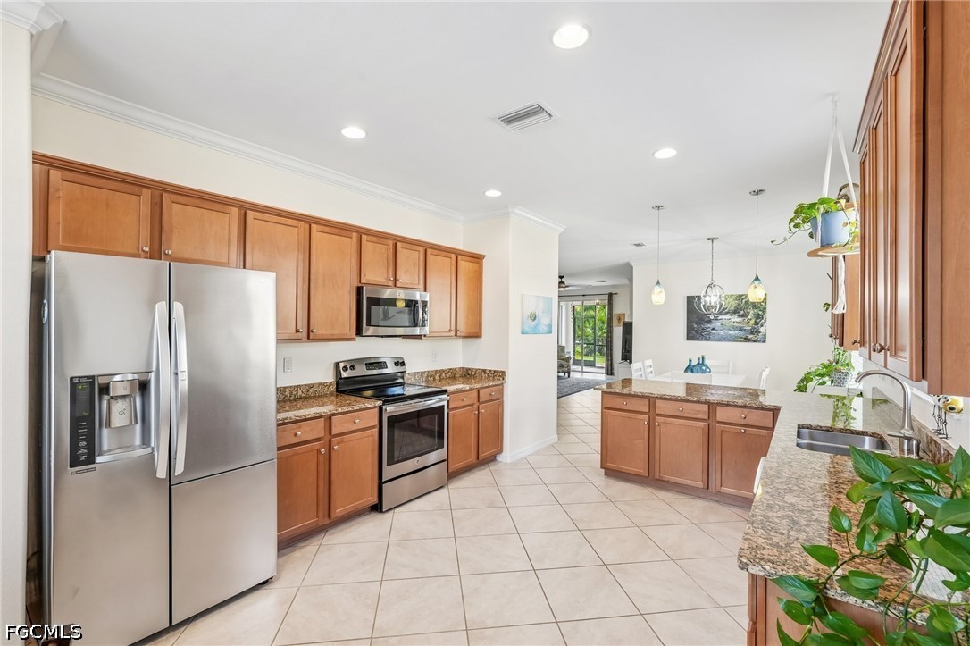 3 Bed SingleFamilyResidence for Sale in Bella Vida, FL — photo 3