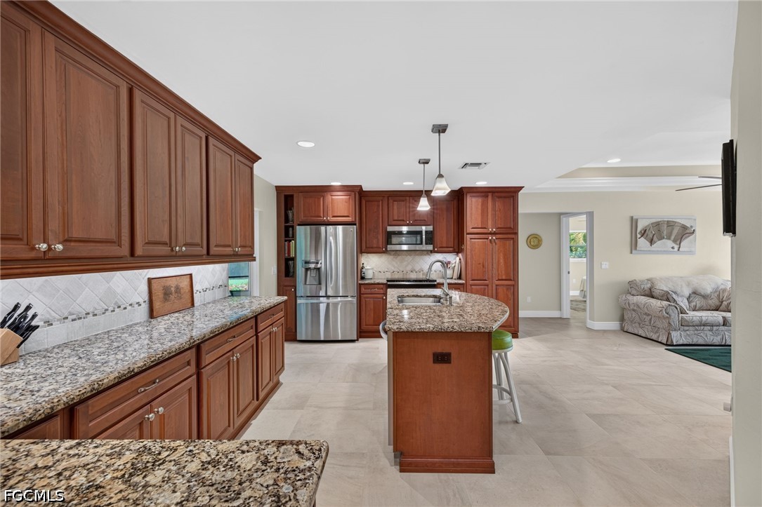 4 Bed SingleFamilyResidence for Sale in Fort Myers, photo 3