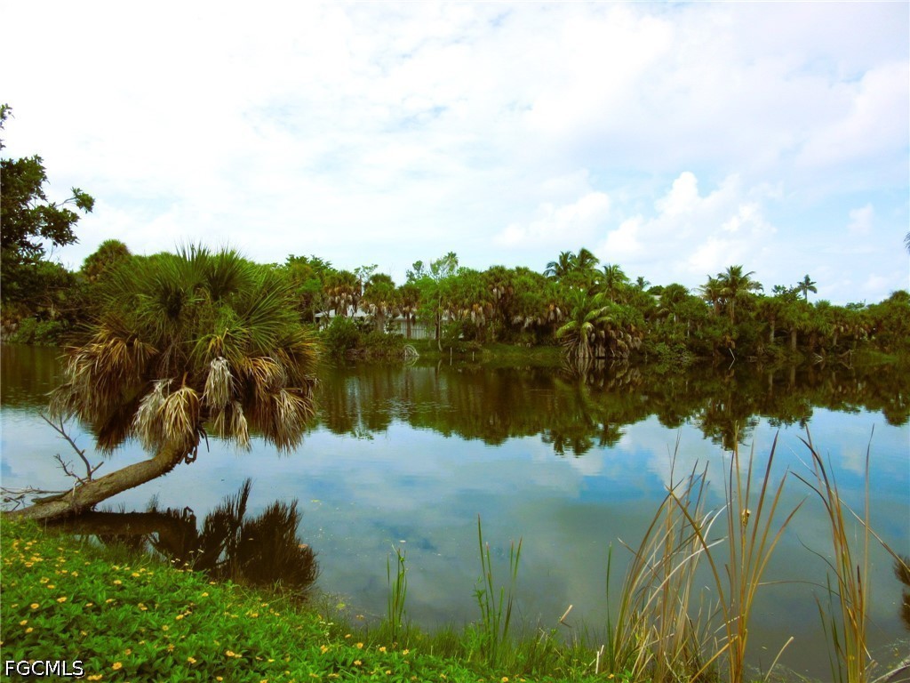3 Bed Waterfront Home for Sale in The Rocks, FL, $649,000 — photo 3