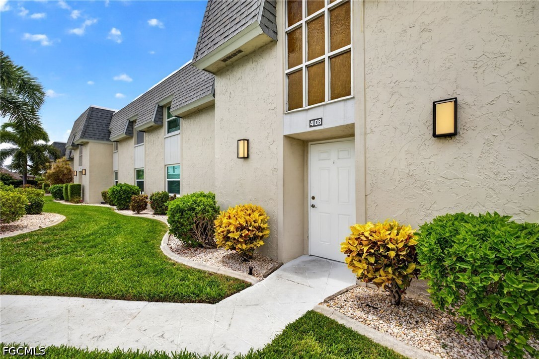 2 Bed Waterfront Home for Sale in Cape Coral, FL, $350,000 — photo 3