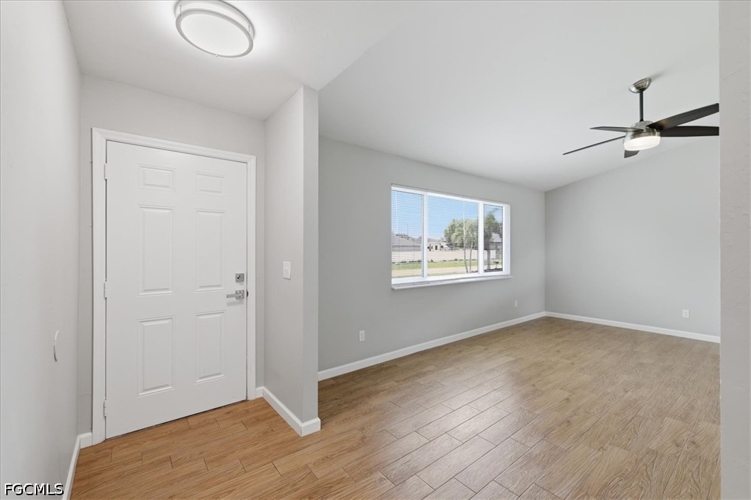 3 Bed SingleFamilyResidence for Sale in Cape Coral, photo 3