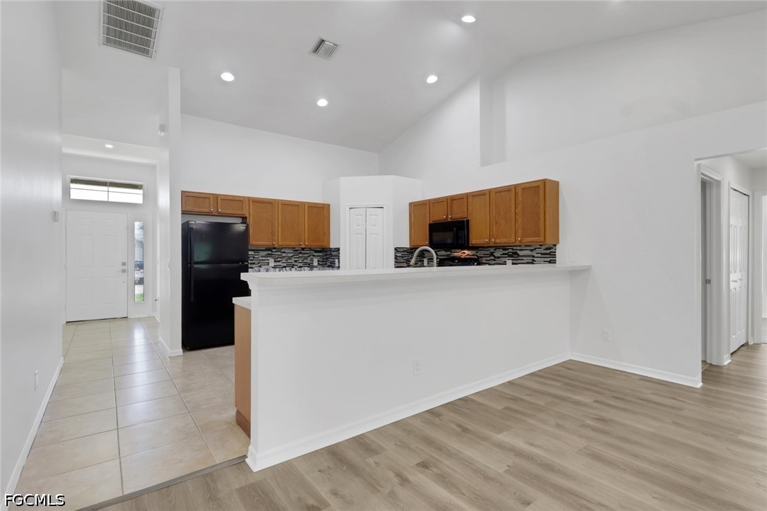 3 Bed SingleFamilyResidence for Sale in Cape Coral, FL — photo 3