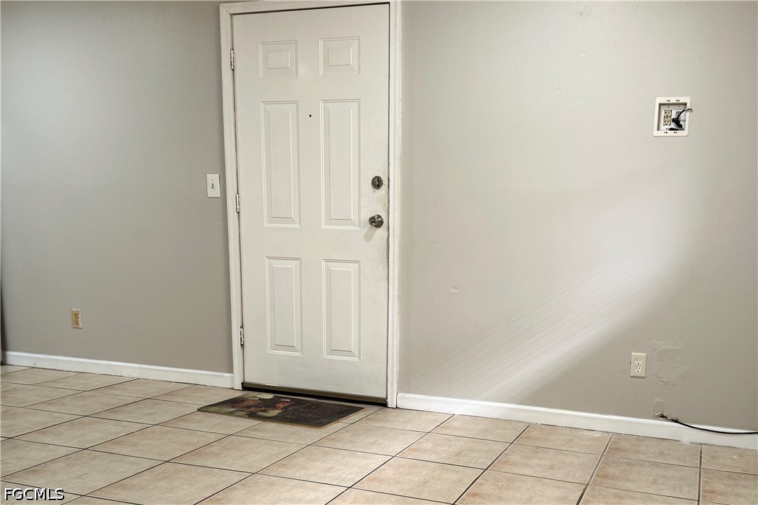2 Bed Condominium for Sale in Fort Myers, FL, $1,100 — photo 3