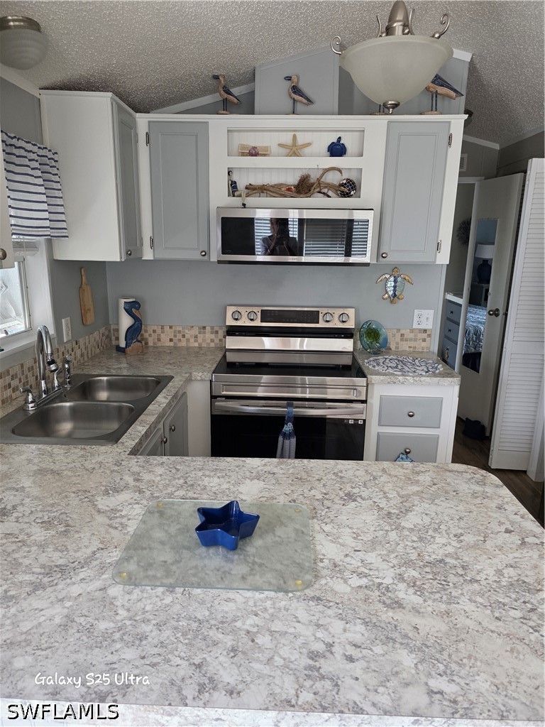 1 Bed ManufacturedHome for Sale in Limetree Park, FL — photo 3