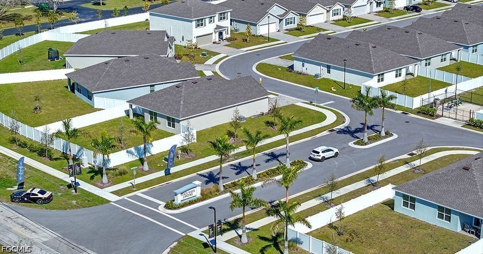 3 Bed SingleFamilyResidence for Sale in Not Applicable, FL — photo 3