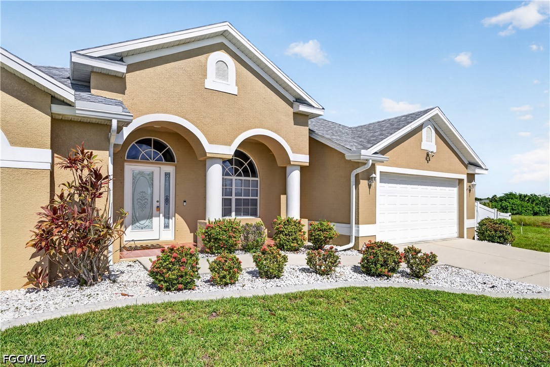3 Bed Pool Home for Sale in Cape Coral, photo 3