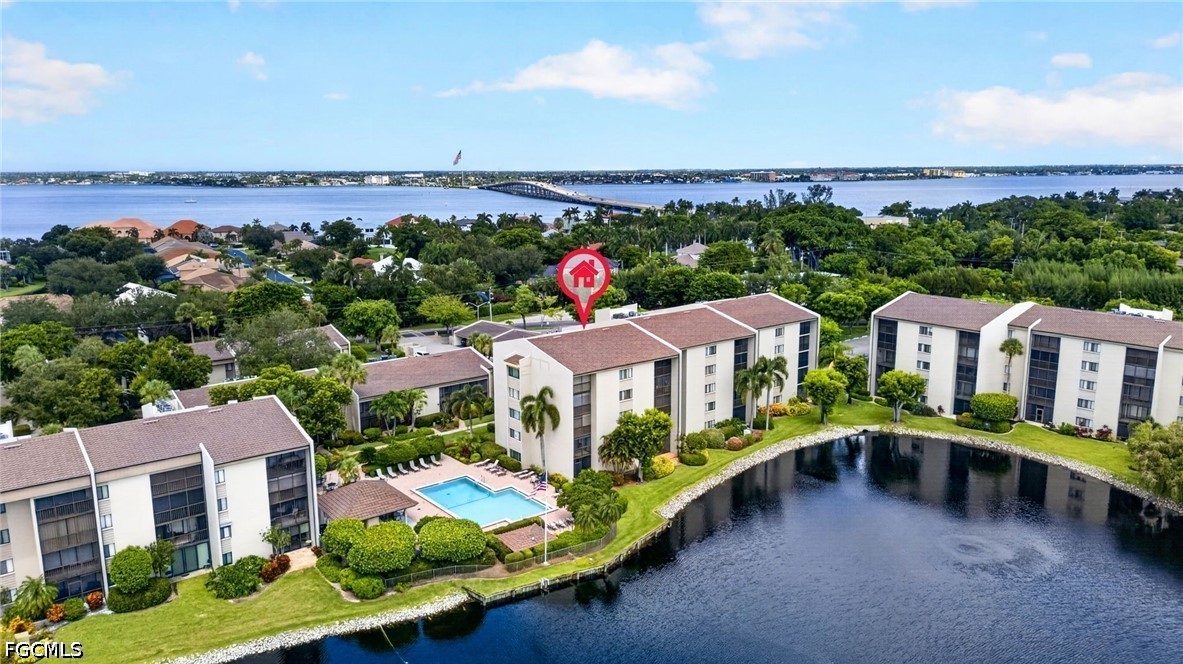 2 Bed Waterfront Home for Sale in Fort Myers, photo 3