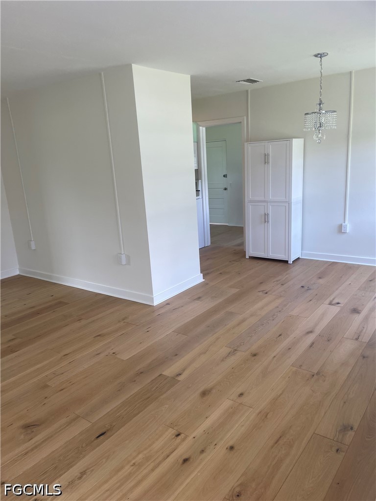 2 Bed SingleFamilyResidence for Sale in Allen Court, FL — photo 3