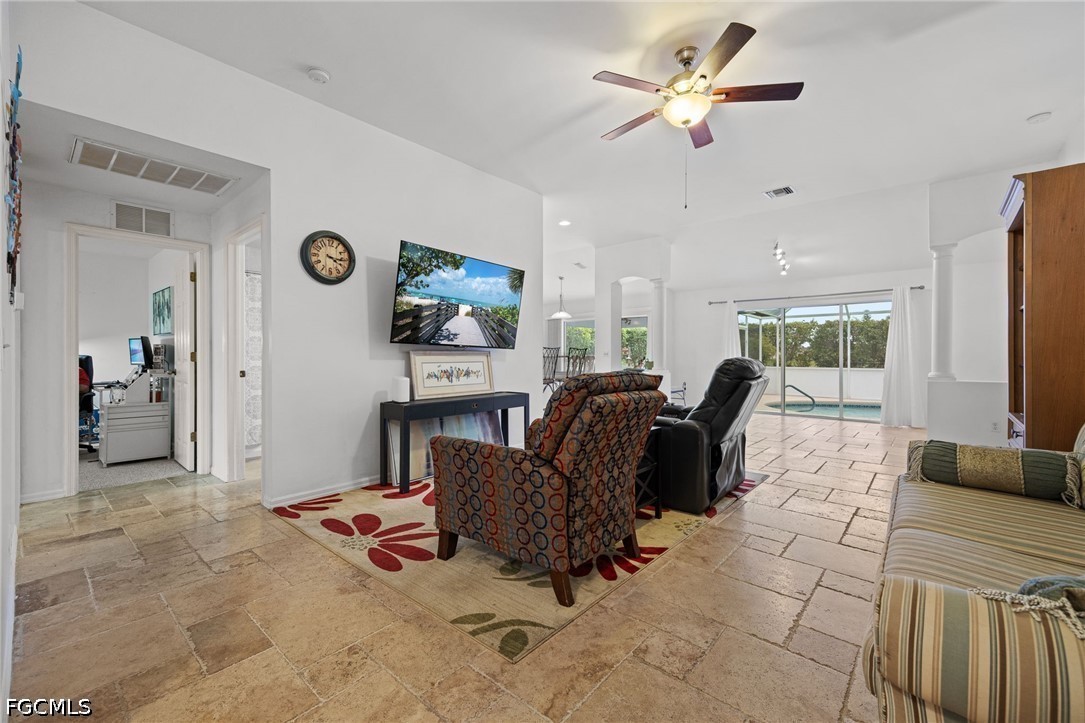 3 Bed Pool Home for Sale in Varsity Lakes, photo 3