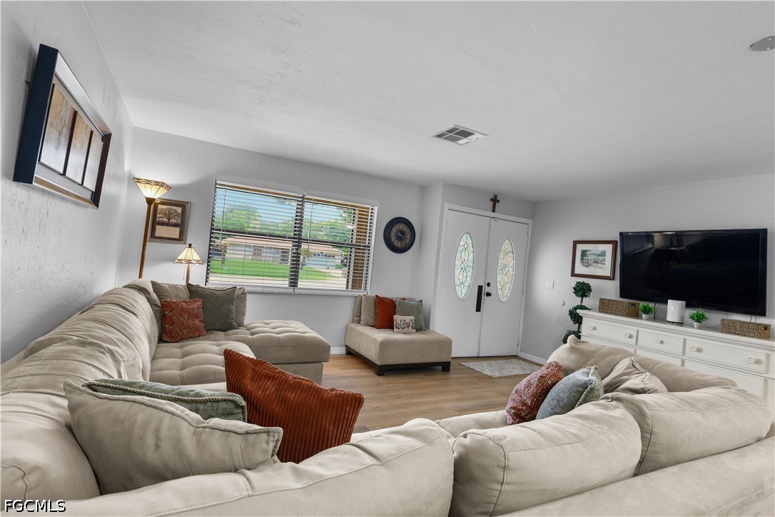 3 Bed Pool Home for Sale in Cape Coral, photo 3