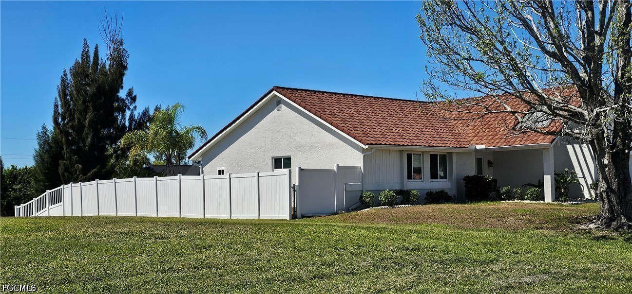 3 Bed Waterfront Home for Sale in Cape Coral, photo 3