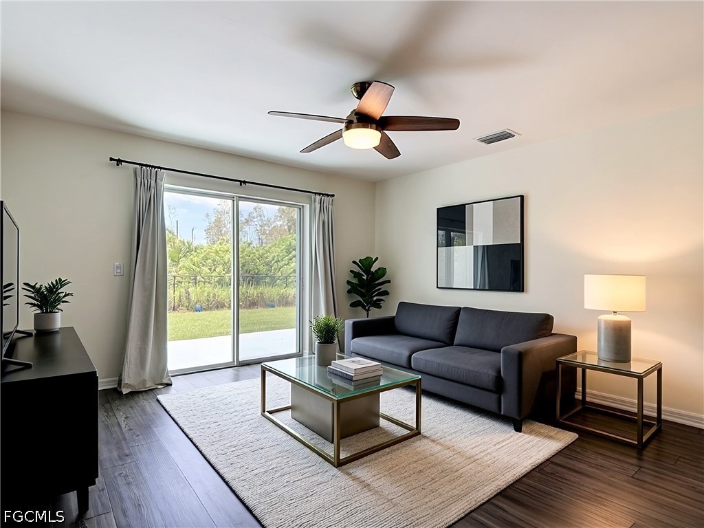 3 Bed SingleFamilyResidence for Sale in Mirror Lakes, FL — photo 3