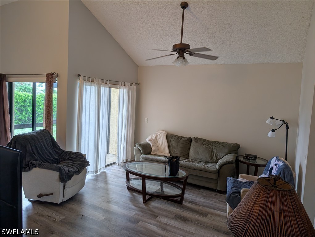 2 Bed SingleFamilyResidence for Sale in Fort Myers, FL — photo 3